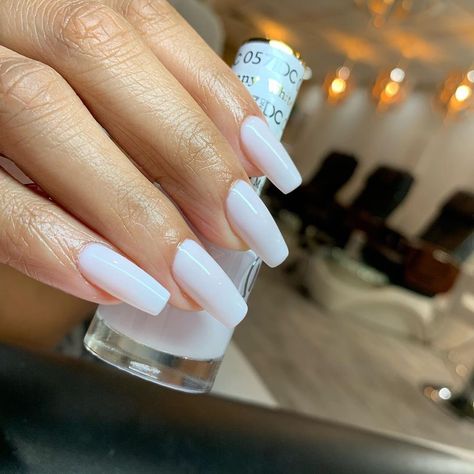 Dnd Nail Polish, Dnd Gel Polish, Daisy Nails, White Acrylic Nails, White Nail Polish, White Bunny, Gel Polish Colors, White Colors, Nail Polish Colors