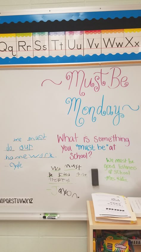 Daily Board Ideas, Daily Classroom Questions, Monday Question Of The Day Classroom, Monday Question Of The Day, Monday Whiteboard Message, White Board Messages, Monday Whiteboard, Morning Questions, Days Of The Week Activities