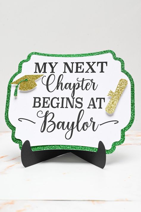 High School Graduation Table Decorations, Graduation Party Ideas For Boys Senior, Senior Graduation Table Display, Graduation Cake Table, Grad Party Table Display, Graduation Table Ideas, Senior Display Table Ideas, Dessert Table Graduation, 2025 Graduation