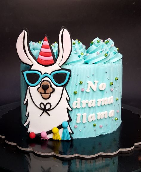 Llama Cake Ideas, Lama Cake, Llama Cake, Pig Crafts, Unique Birthday Cakes, Llama Birthday, Cartoon Cake, Animal Cakes, Summer Birthday Party