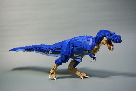 LEGO Tyrannosaurus by aurore, via Flickr Lego Dinosaurus, Lego Creatures, Digimon Crests, Lego Library, Brain Wash, Lego Hand, Lego Dinosaur, Lego Dragon, Lego Jurassic