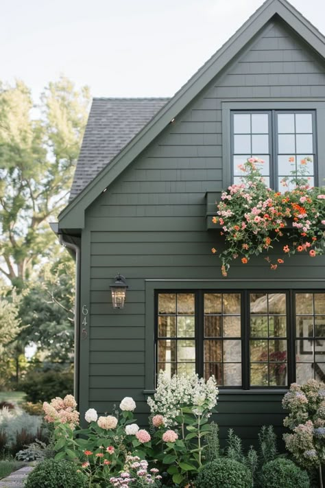 Green Home Exterior, Casa Exterior, House Color, House Paint Exterior, Exterior Paint Colors, Window Boxes, Exterior Home, House Exteriors, Exterior Ideas