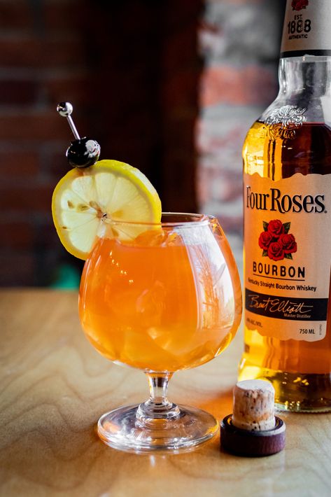 Bourbon Sunrise - A sweet, fresh and smooth way to say Good Morning. - from Four Roses Bourbon. Four Roses Bourbon Recipes, Four Roses Bourbon, Old Fashion Cocktail Recipe, Yummy Cocktails, Say Good Morning, Bourbon Recipes, Bourbon Drinks, Straight Bourbon Whiskey, Strong Independent