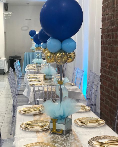 Centerpieces With Balloons And Flowers, Birthday Party Balloon Centerpieces, Balloon Centerpieces For Party, Baloon Decorations Diy Table Centerpieces, Blue Balloon Centerpieces, Christening Centerpieces Boy, First Birthday Centerpieces Boy, Baby Shower Table Centerpieces For Boys, Centerpieces With Balloons