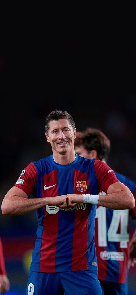 Lewandowski Bayern, Barca Team, Fc Barcelona Players, Bayer Munich, Wallpaper Football, Fc Barcelona Wallpapers, Lionel Messi Fc Barcelona, Barcelona Players, Football Players Images