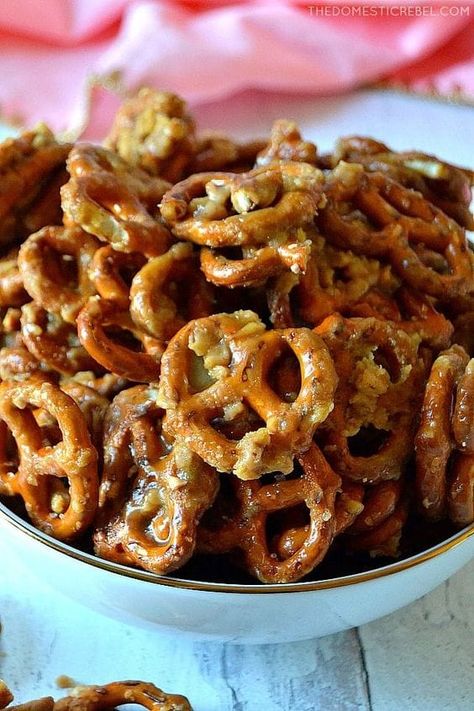 Mouthwatering Recipes | These Butter Toffee Pretzels are addictive, easy and SO divine | Facebook Egg Salad Pasta, Butter Toffee Pretzels, Toffee Pretzels, Pretzel Toffee, Awesome Appetizers, Super Snacks, Butter Toffee, Snack Mix Recipes, Salad Pasta