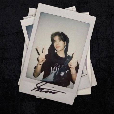 STRAY KIDS LATAM PROJECT on Twitter: "Polaroids encore japon https://t.co/7VmeNKD4aK" / Twitter Seungmin Polaroid, Skz Seungmin, Kim Seungmin, Beautiful Voice, World Domination, Boy Bands, Photo Cards, Boy Groups, Stray Kids