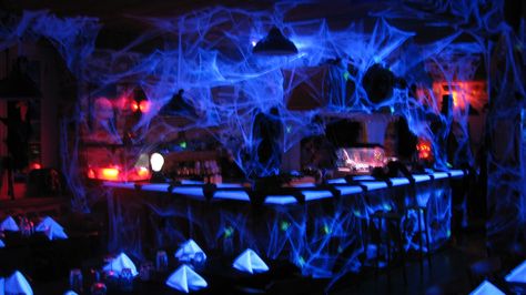 Cobwebs behind bar and by entertainment center Halloween Night Club Decor, Irish Gothic, London Halloween, Halloween Club Party, Haunted Circus, Halloween Party Bar, Halloween Club, Halloween Bar, Halloween Crafts Preschool