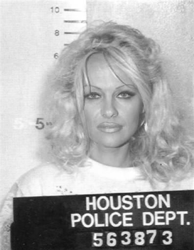 #PamelaAnderson #Celebrity #Mugshot Celebrity Mugshots Vintage, Famous People Mugshots, Celeb Mugshots Aesthetic, Celebrity Mug Shots, Famous Mugshots Celebrities, Celebrity Mug Shots Black And White, Black And White Mugshots, Celebrity Mugshots 2000s, Rockstar Mugshots