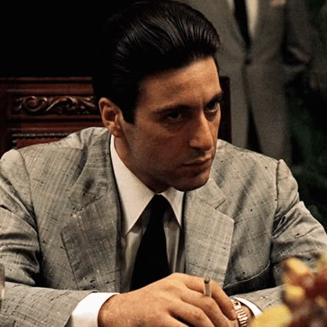 Michael Corleone Godfather 2, Micheal Corleone Aesthetic, Michele Corleone, Godfather Aesthetic, Al Pacino 70s, Young Al Pacino, Michael Corleone, Don Corleone, Iconic Movie Characters