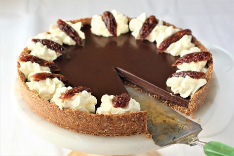 With the holiday season ahead, you'll be delighted to impress guests with this stunning Chocolate Tart. A decadently rich and silky chocolate ganache filling nestles in a nutty crust with the goodness of oats, hazelnuts, and the sweet natural caramel flavour of fresh Medjool dates. It's a winning combination - and your guests don't need Gluten Free Chocolate Tart, Chocolate Almond Pear Tart, Vegan Chocolate Tart Recipe, Chocolate Glazed Chocolate Tart, Dark Chocolate Ganache Tart, German Chocolate Cake Recipe, Gingerbread Cookie Dough, Chocolate Ganache Filling, Rich Cake