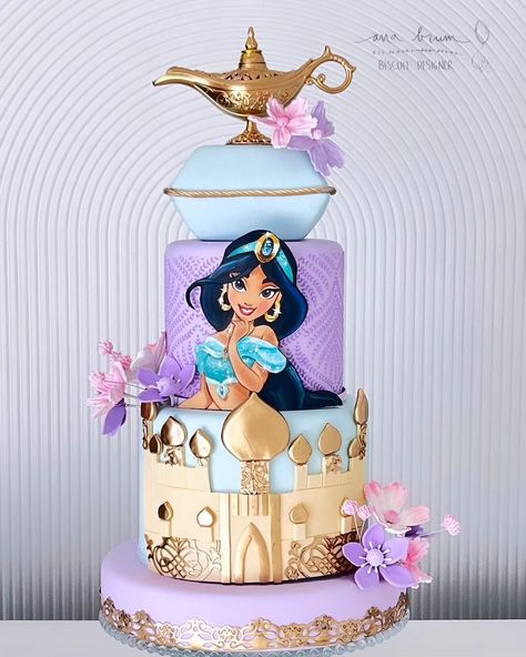 Princess Jasmine Party Food, Disney World Cakes Birthday, Princess Jasmine Birthday Cake, Jasmine Birthday Party Ideas, Jasmine Birthday Cake, Princess Jasmine Cake, Jasmine Cake, Princess Jasmine Party, Disney Princess Birthday Cakes