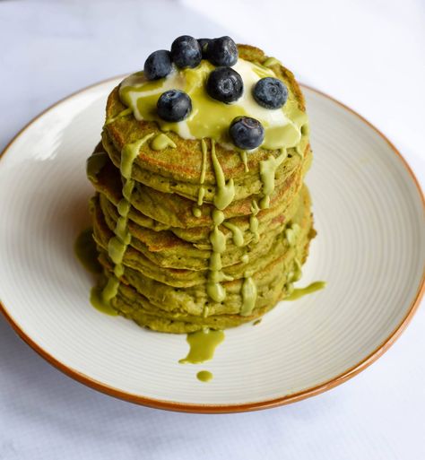 Fluffy Gluten-Free Matcha Pancakes | RD-Licious - Registered Dietitian - Columbia, SC Matcha Pancakes Recipe, Raspberry Sauce Recipe, Matcha Pancakes, Pancakes Fluffy, Matcha Coconut, Best Matcha, Pancake Recipes, Brunch Dishes, Coconut Butter