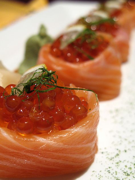 Salmon and Ikura Sushi More Ikura Sushi, Sushi Co, Japanese Meals, Salmon Caviar, Salmon Roe, Salmon Sushi, Fancy Food, Kitchen Scissors, Japan Food