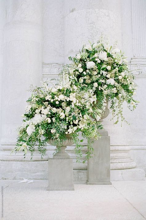 White Wedding Ceremony Flowers, Green White Wedding, Flowers In Vases, White Wedding Ceremony, Flower Urn, Wedding Decorations On A Budget, Aisle Flowers, Wedding Arch Flowers, Greenhouse Wedding