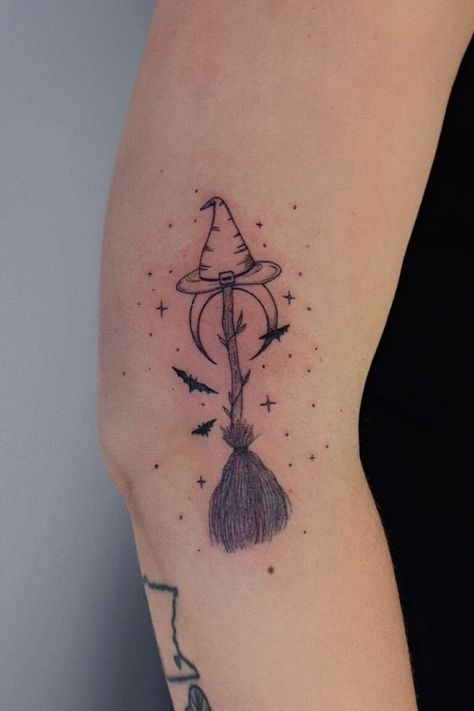 Witch Hat And Broom Tattoo, Witch Broom Tattoo, Salem Tattoo, Broom Tattoo, Tattoo Art Ideas, Between Breast Tattoo, Cute Halloween Tattoos, Halloween Tattoo Ideas, Wizard Tattoo