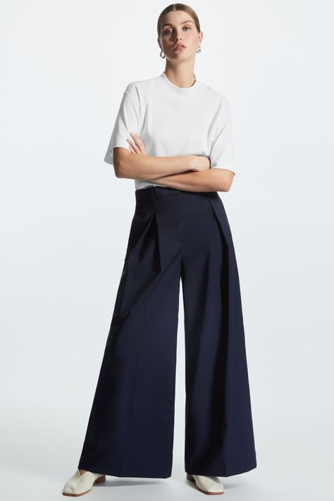 Cos Style, Wide Leg Pleated Trousers, Cos Trousers, Navy Wide Leg Trousers, Cos Fashion, Trinny Woodall, White Wide Leg Trousers, Wide Leg Linen Trousers, Trousers Women Wide Leg