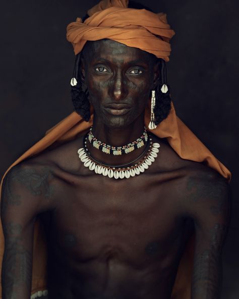 Peoples & Place - JIMMY NELSON Jimmy Nelson, Petroglyphs Art, African Scarf, Ocean Hair, Analogue Photography, Head Wrap Styles, Head Scarf Styles, African Beads, African Men