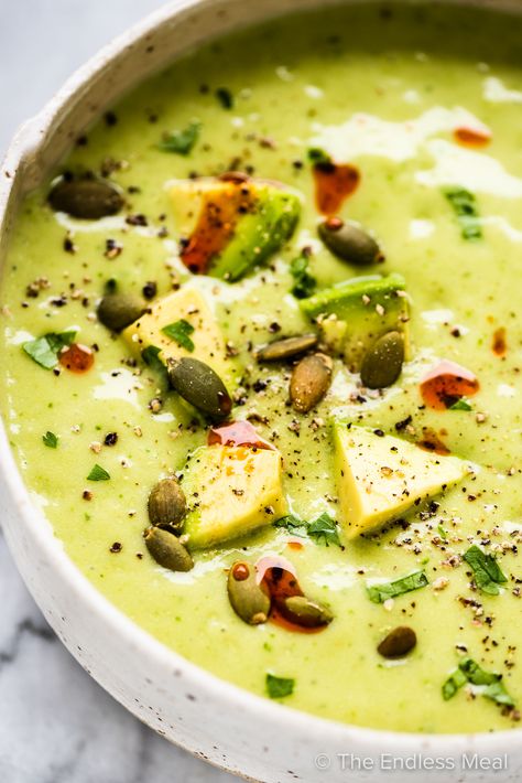 Avocado Soup Recipes, Spring Cooking, Summer Soup Recipes, Cold Soup Recipes, Fruit Dinner, Soup Vegetable, Avocado Soup, Gazpacho Recipe, Recipe Soup