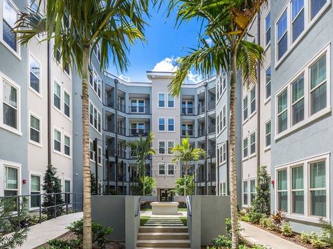 Tampa Florida Apartments, Pet Friendly Apartment, Hyde Park Tampa, Garden Tubs, Tampa Apartments, Microwave Storage, Florida Apartments, Tanning Booth, City Bedroom