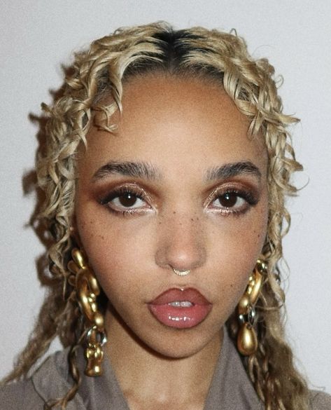 Celebrity Noses, Makeup For Birthday, Champagne Makeup, Celebrity Style Icons, Fka Twigs, Launch Party, Dream Hair, Pretty Makeup, Birthday Girl