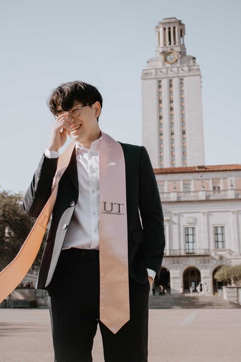 Ut Austin Graduation Pictures, Graduation Photography Men, Convocation Photoshoot, Couple Graduation Pictures, Man Vest, Graduation Outfit College, Graduation Pose, College Grad Pictures, Grad Portraits