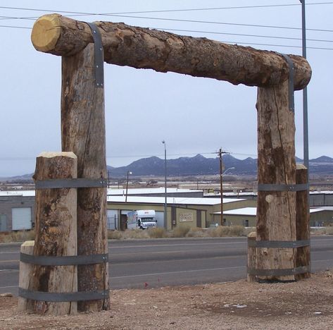 Log Gate, Ranch Gates Entrance Ideas, Farm Gates Entrance, Ranch Entrance Ideas, Ranch Entrance, Arch Entrance, Farm Entrance, Ranch Gates, Farm Gate