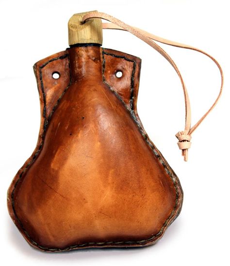 Leather flask waterproofed with beeswax Hip Bag Pattern, Leather Bracers, Leather Flask, Leather Craft Projects, Sack Bag, Bottle Cover, Cylinder Shape, Leather Texture, Leather Projects