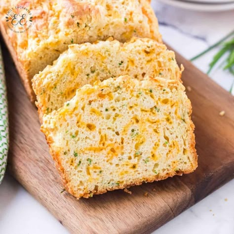 Ww Bread, Cheddar Bread, Bread Without Yeast, Savory Bread Recipe, Baked Spinach, Buttermilk Bread, Jalapeno Recipes, Queso Cheddar, Jalapeno Cheddar