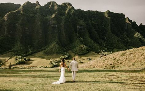 Small Hawaii Wedding, Chill Couple, Island Wedding Dresses, Beach Wedding Pics, Hawaii Mountains, The Big Island Hawaii, Hawaii Beach Wedding, Hawaiian Dancers, Kualoa Ranch