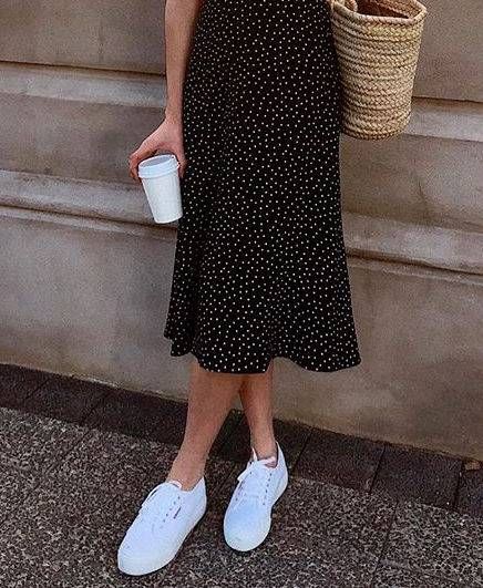 These Are the Best Shoes to Wear With a Midi Skirt | Who What Wear UK Polka Dot Midi Skirt Outfit, Midi Skirts Style, Polka Dot Midi Skirt, Midi Skirt Outfit, Mode Chanel, Rock Outfit, Best Shoes, Work Skirts, 가을 패션