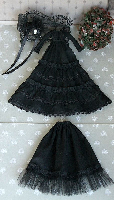 Choose Outfit, Barbie Makeover, Dollhouse Dresses, Handmade Outfits, Victorian Fashion Dresses, Barbie Sewing, High Clothes, Miniature Dress, Making Dolls