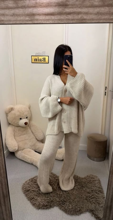 Mode Zara, Cold Outfits, Zara Fashion, Cute Comfy Outfits, Fashion Mistakes, Cozy Outfit, Baddie Outfits Casual, Cute Simple Outfits, Outfit Inspo Fall