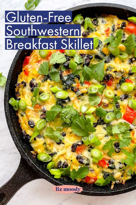 This healthy skillet recipe uses six cups of kale—not to mention an entire red bell pepper, tons of corn, an onion, and a whole can of beans! Basically you'll get a TON of veggies in for breakfast without even realizing it! Breakfast Skillet Healthy, Easy Breakfast Skillet, Healthy Skillet Meals, Veggie Skillet, Breakfast Skillet Recipes, Veggie Breakfast, Breakfast Skillet, Breakfast Prep, High Protein Low Carb Recipes