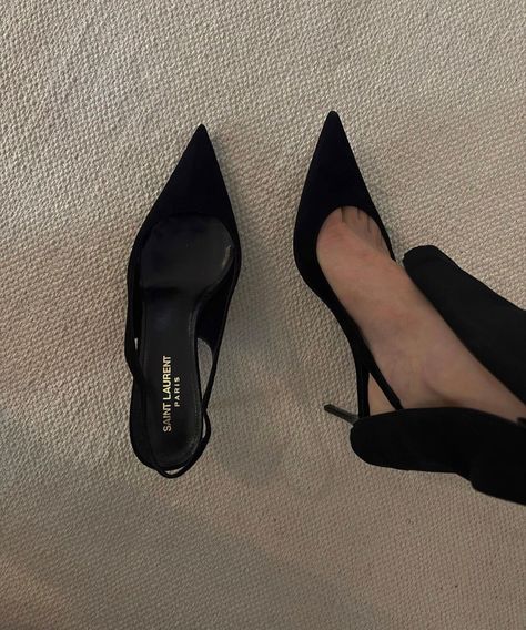 Classy High Heels, Black Heels Outfit, Hak Tinggi, High Heels Outfit, Heels Elegant, Heels Aesthetic, Shoes Aesthetic, Dr Shoes, Shoes Elegant