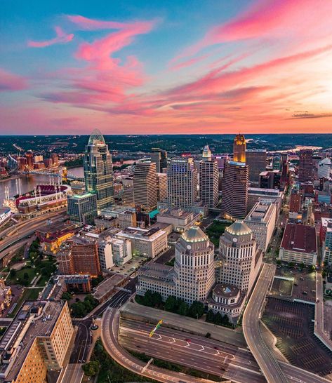 Ohio Chili Cincinnati Skyline, Town Sunset Aesthetic, Sunset Suburbs, Sunset Downtown Aesthetic, Cincinnati Ohio Skyline, Cincinnati Skyline, Downtown Cincinnati, States In America, Cincinnati Ohio