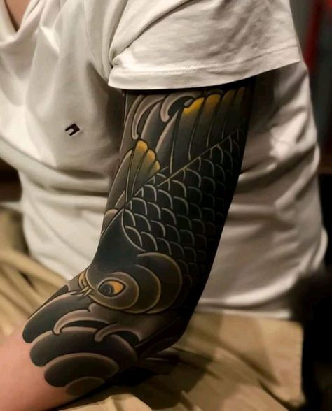 White Koi Fish Tattoo, Black And White Koi Fish, Tato Irezumi, White Koi Fish, Black Koi Fish, Carp Tattoo, Japanese Koi Fish Tattoo, Koi Tattoo Sleeve, Black Tattoo Cover Up