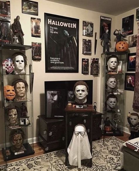 Horror Movie Bedroom Ideas, Horror Room Ideas, Horror Movie Room, Horror Bedroom, Horror Movie Decor, Movie Bedroom, Horror Home Decor, Horror Room, Halloween Bedroom Decor