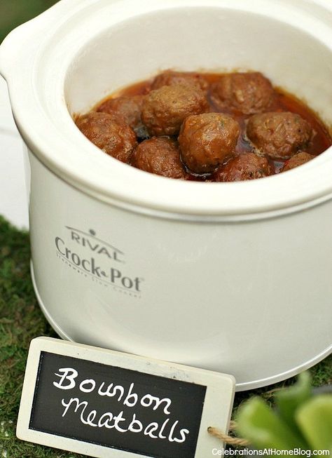 These bourbon meatballs are a staple item at cocktail parties. Serve them for a Kentucky derby party too. Kentucky Derby Party Ideas, Dessert Balls, Bourbon Meatballs, Recipes Meatballs, Kentucky Derby Food, Derby Recipe, Infused Recipes, Derby Party Food, Kentucky Derby Party Food