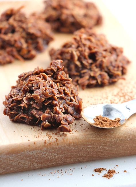 Chocolate Haystack Cookies, Chocolate Haystacks, Haystack Cookies, Super Cookies, Chocolate Macaroons, Köstliche Desserts, Easy Cookie Recipes, No Bake Treats, Cookies Recipes Christmas