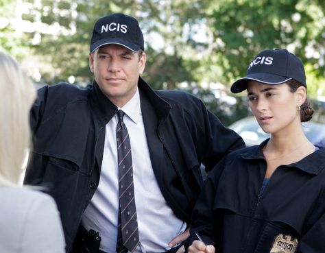 Tony And Ziva, Ncis Tony, Ncis Ziva, Tony Dinozzo, Jon Cryer, Ziva David, Michael Weatherly, Tv Couples, Ncis