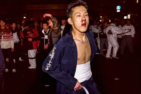 Photo c. Stuart Isett. Hiroshima, Japan, 1999. Bosozoku Fashion, Gang Culture, Motorcycle Gang, Japanese Motorcycle, Biker Gang, Japan Aesthetic, Street Culture, Pose Reference Photo, Japanese Culture