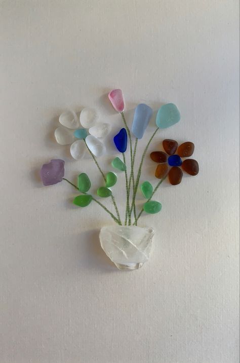 Sea Glass Art On Canvas, Flower Sea Glass Art, Sea Glass Crafts Diy, Sea Glass Crafts Ideas, Beach Glass Art Diy, Glass Decoration Ideas, Seaglass Art Ideas, Sea Glass Art Ideas, Glass Art Diy