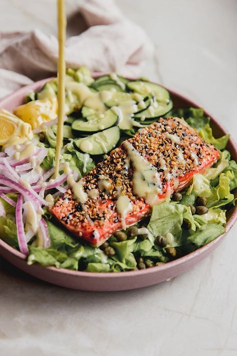 This everything bagel salmon salad is the perfect brunch salad with all of the everything bagel flavors that you love! This recipe is dairy-free and gluten-free. Everything Bagel Salmon, Bagel Flavors, Seared Tuna Salad, Aip Keto, Paleo Entrees, Gerd Recipes, Brunch Salad, Gluten Free Salmon, Food Wellness