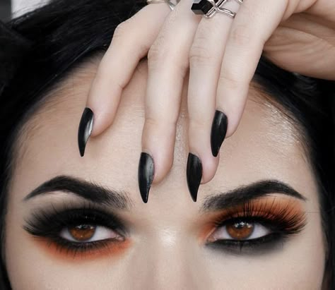 Skeleton Eye Makeup, Black Halloween Makeup, Witchy Makeup, Spooky Makeup, Hair Tricks, Orange Eyeshadow, Orange Makeup, Witch Makeup, Halloween Eye Makeup