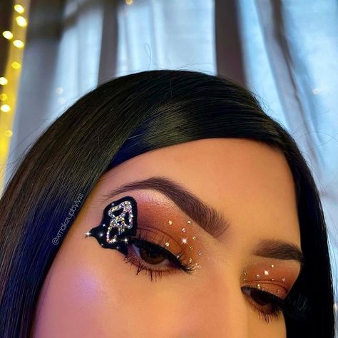 Halloween Makeup Looks Easy Eyeshadow, Cute Spooky Makeup Looks, Ghostface Eyeliner, Ghostface Eye Makeup, Halloween Makeup Looks Eyeshadow, Easy Makeup Ideas Halloween, Halloween Makeup Scream, Halloween Makeup Ghostface, Scream Inspired Makeup