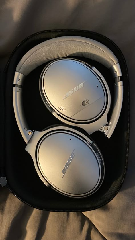 Silver Bose Headphones Aesthetic, Bose Headphones Aesthetic, Headphone Decoration, Bose Headphones, Cute Headphones, Bose Quietcomfort, Retro Gadgets, Sweet Nothings, Wireless Headphones