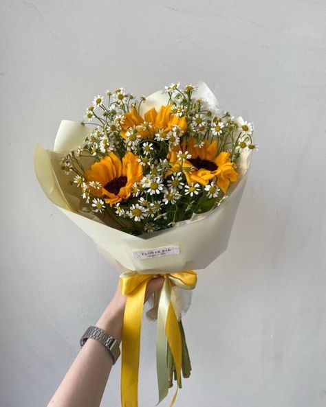 Untitled Sunflower Aesthetic, Graduation Flowers, Sunflower Centerpieces, Sunflower Arrangements, Small Sunflower, Boquette Flowers, Sunflower Bouquets, Flowers Bouquet Gift, Nothing But Flowers