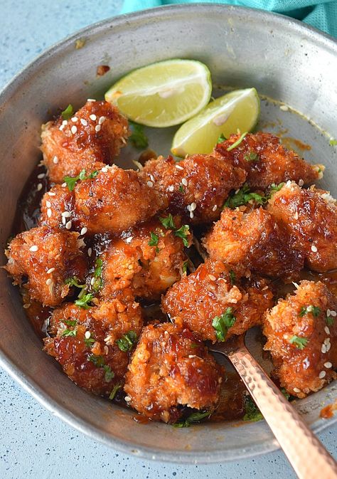 Honey Sriracha Cauliflower Wings Cauliflower Wings Baked, Sriracha Cauliflower, Honey Cauliflower, Honey Sriracha Sauce, Light Lunches, Honey Sriracha Chicken, Baked Wings, Bites Recipes, Savory Bites