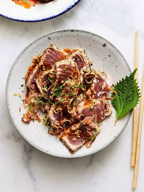 Sesame-Crusted Tuna Tataki on plate next to chop sticks Fresh Tuna Recipes, Sesame Crusted Tuna, Tuna Tataki, Tuna Recipe, Weeknight Recipes, Fresh Tuna, Seared Tuna, Dream Food, Tuna Steaks